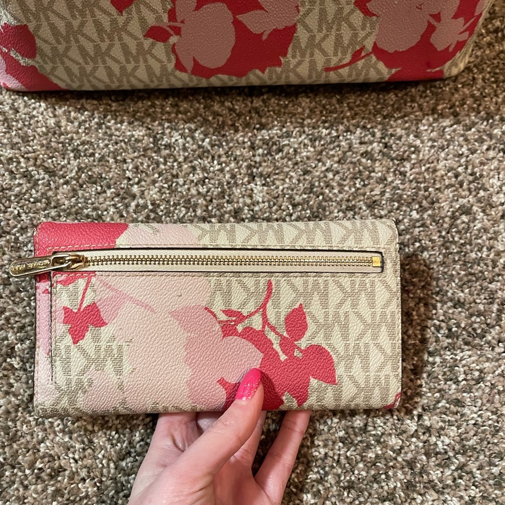 Michael Kors Purse - Picture 8 of 8
